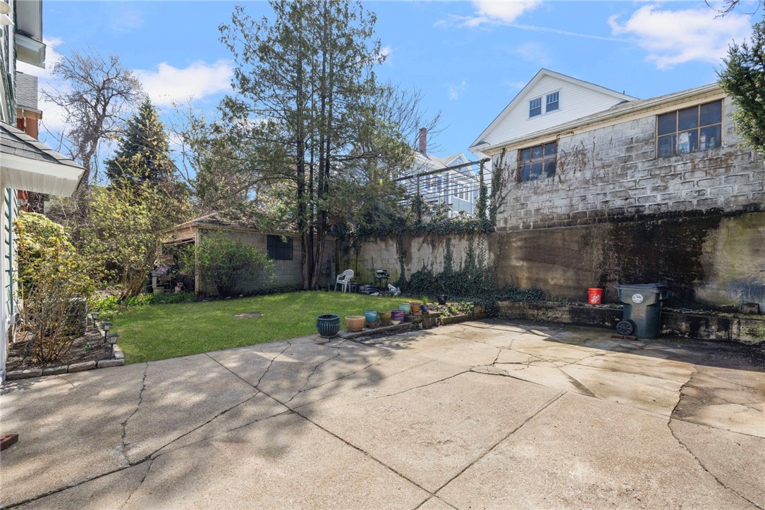 92 Colonial Road