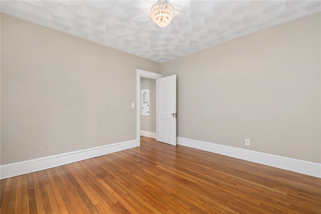92 Colonial Road