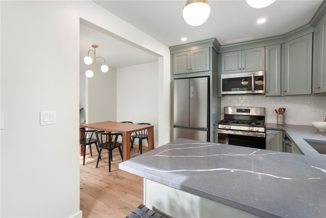 54 Grand View Street