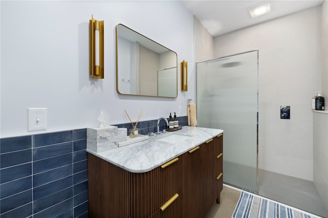 114 Ring Street 1