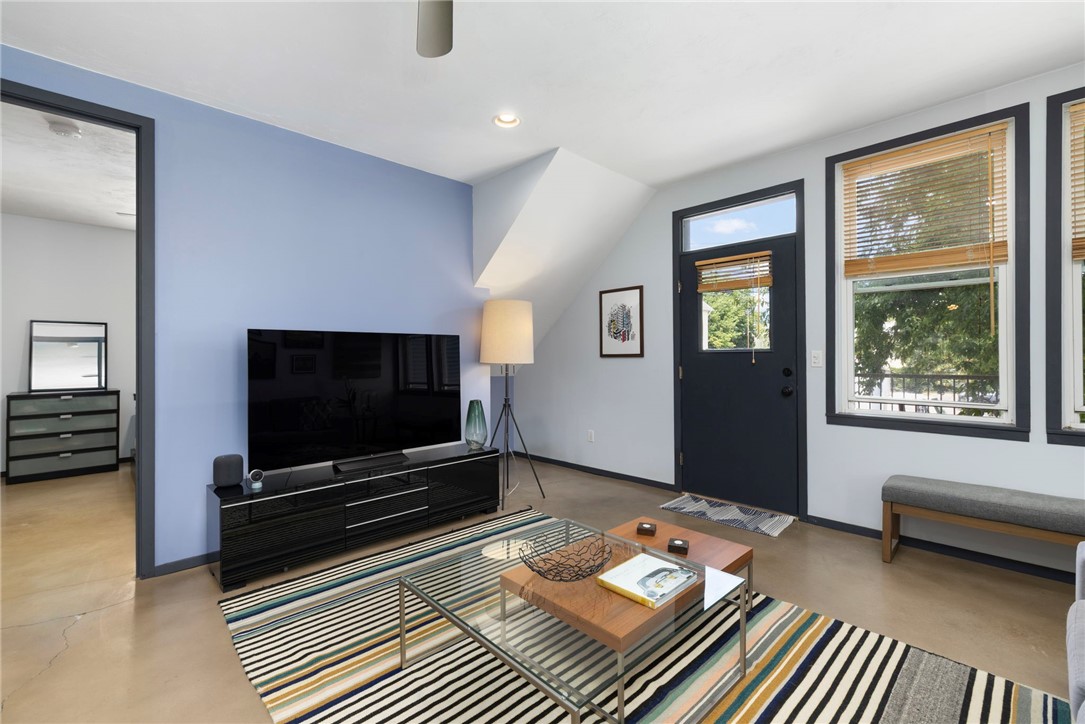 114 Ring Street 1