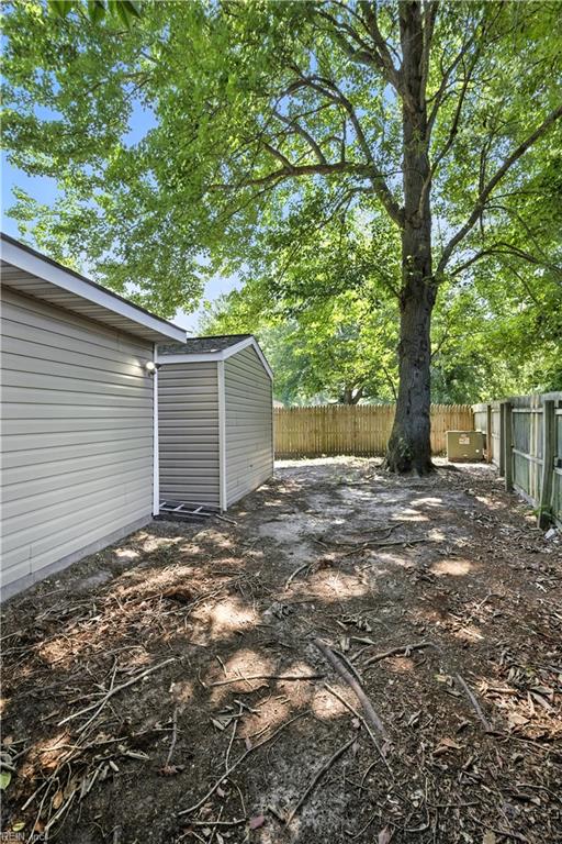 3809 Clearwood CT