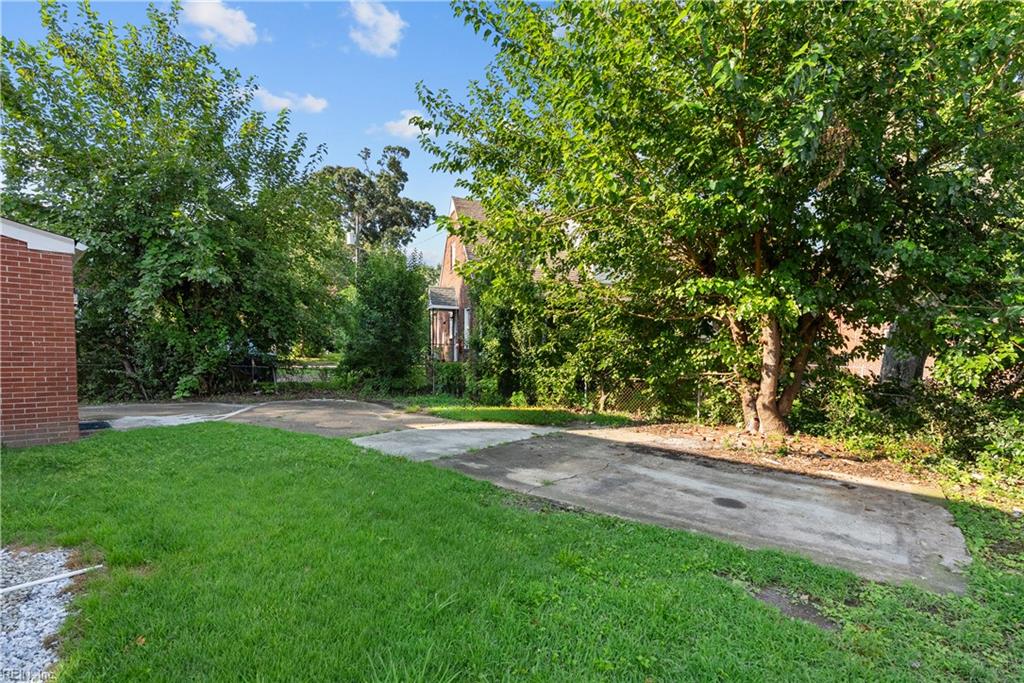 1305 Merrimac AVE