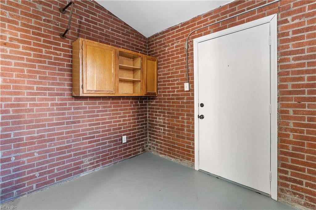 1305 Merrimac AVE