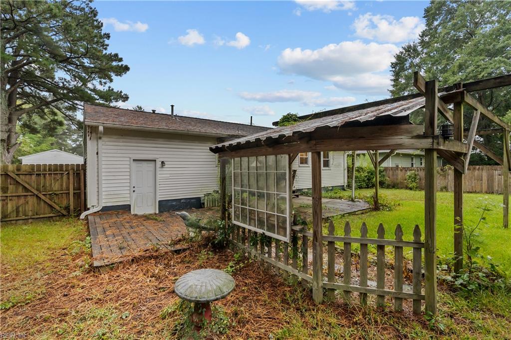 2704 George Dr DR