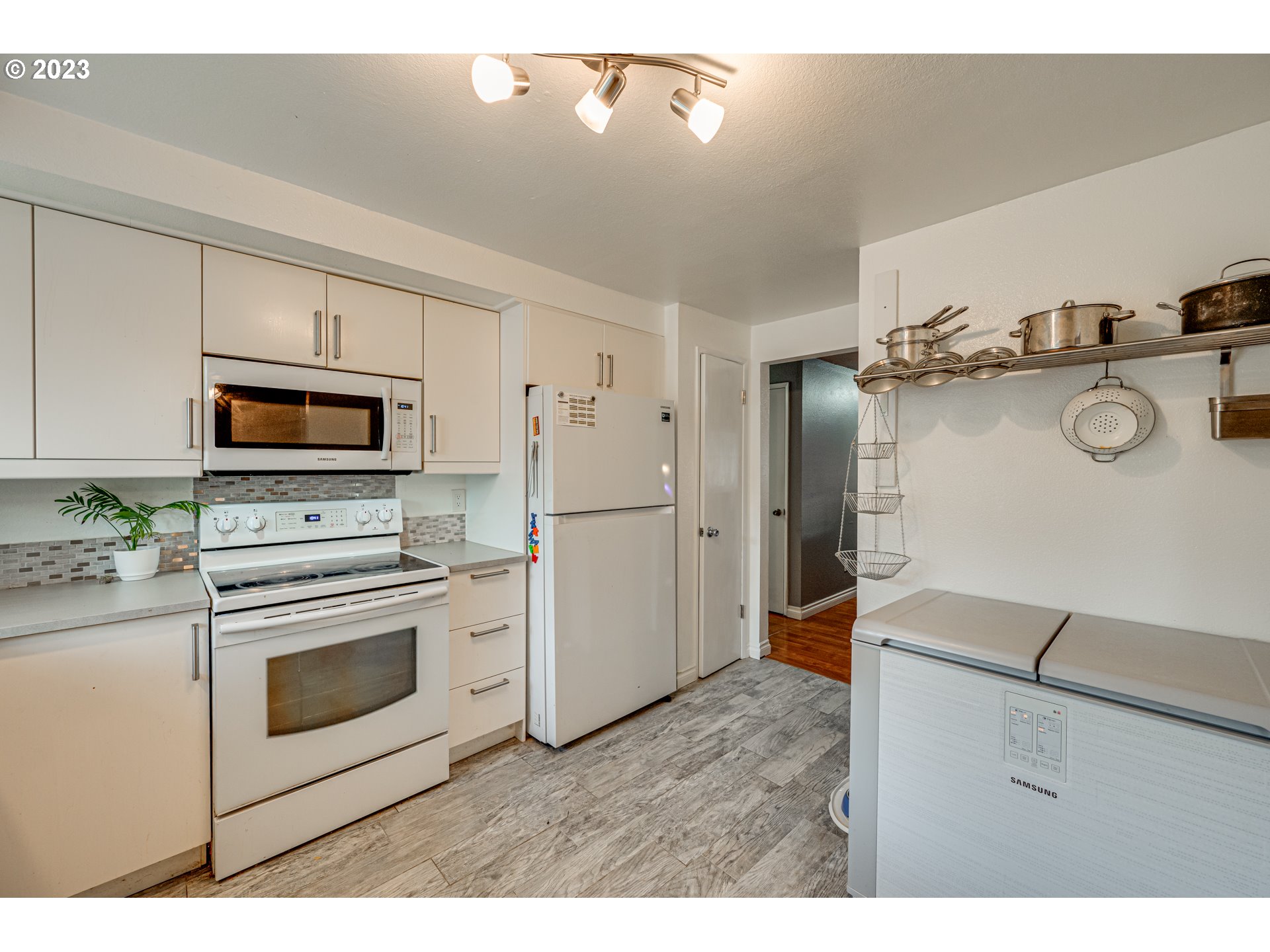 8504 NW GREENBRIAR DR