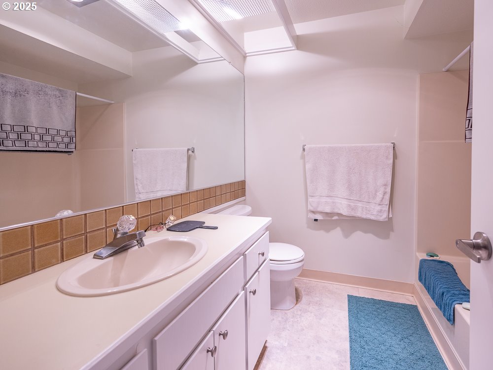 2512 SE BAYPOINT DR L38