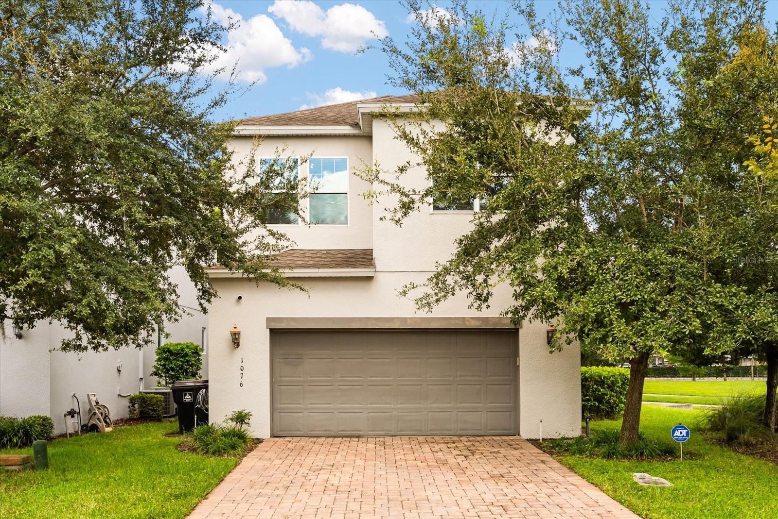 1076 AVILA LN