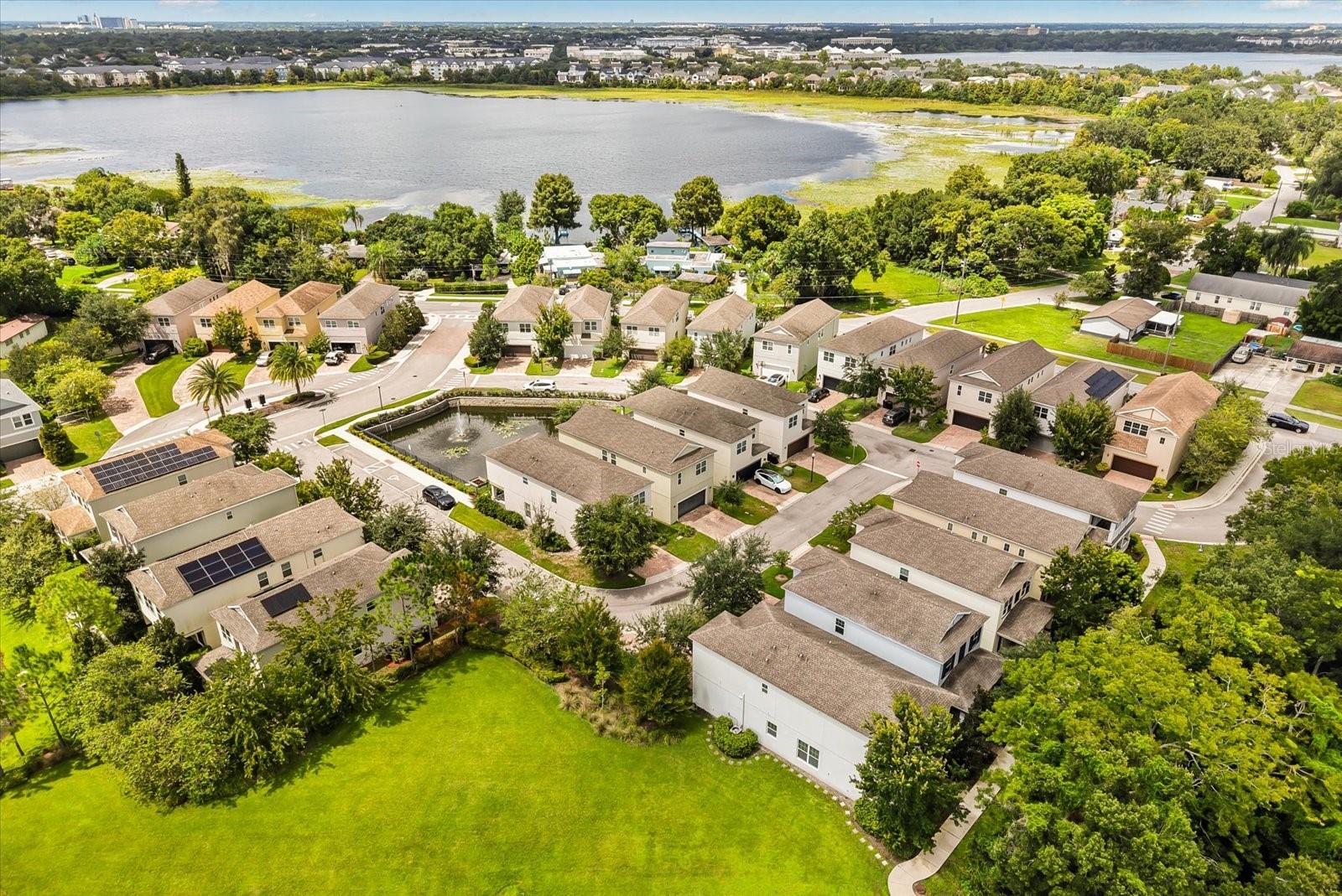 1076 AVILA LN
