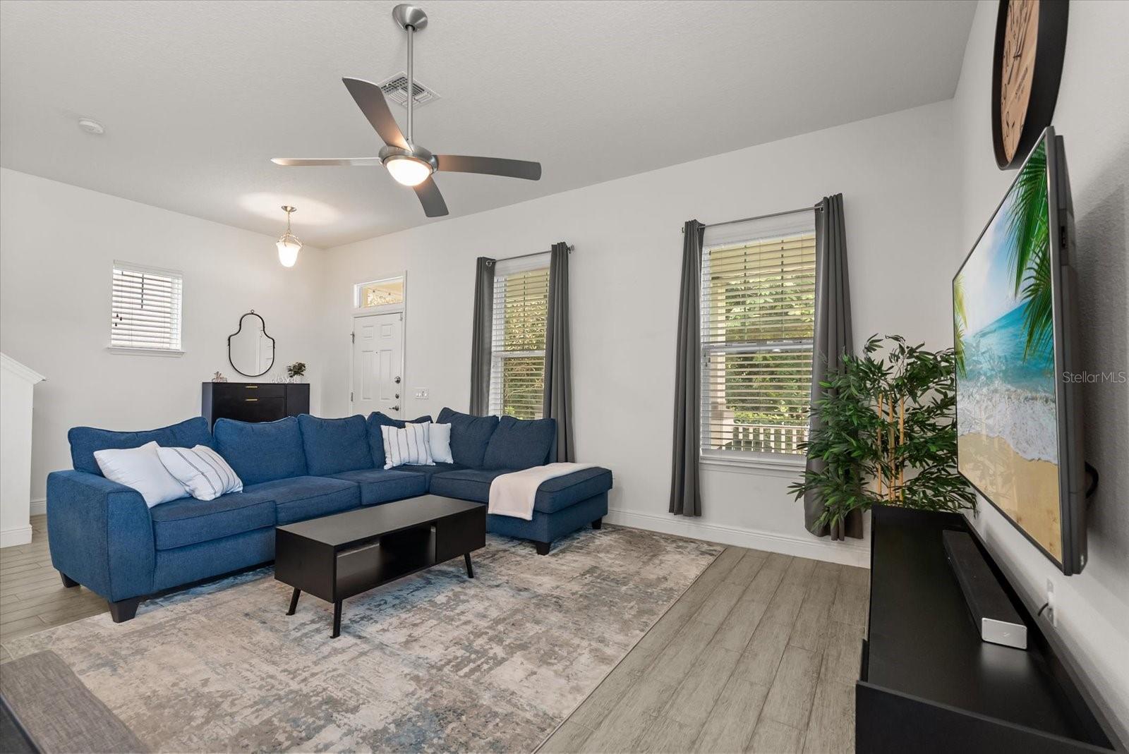 1076 AVILA LN