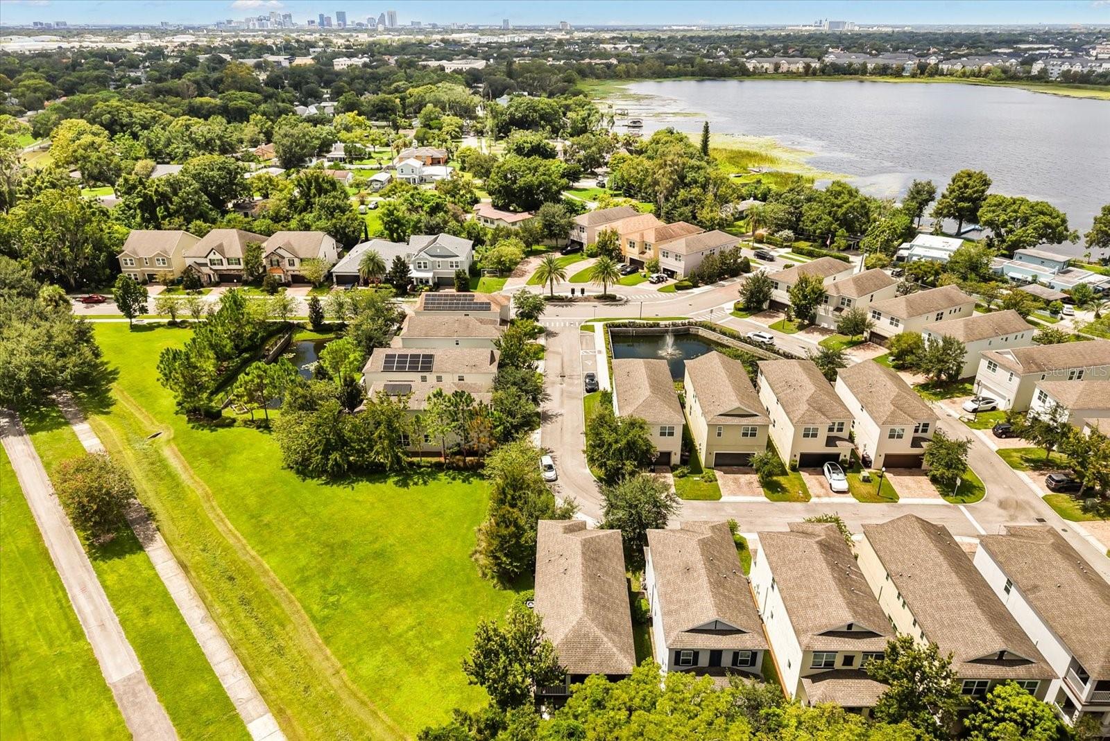 1076 AVILA LN