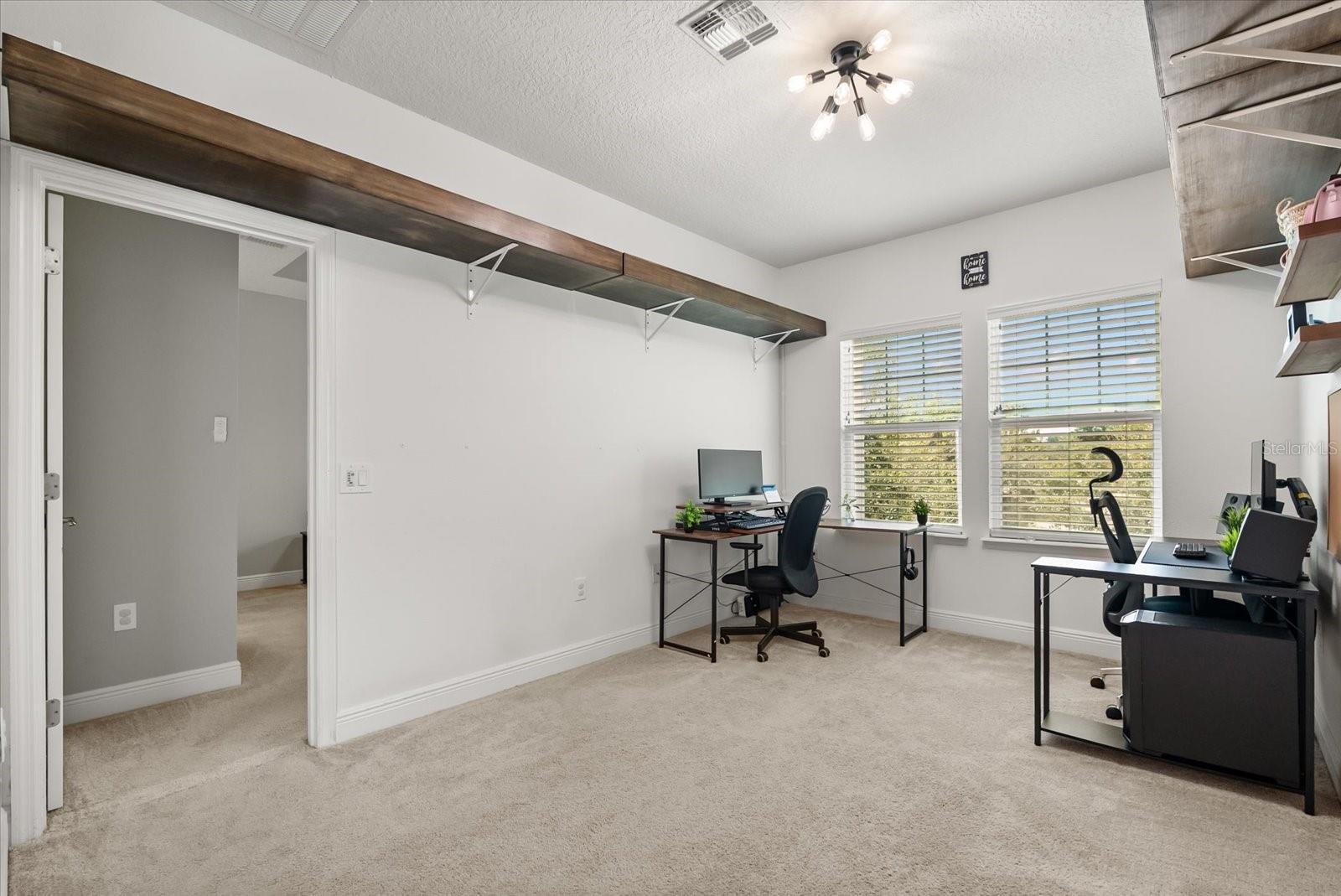 1076 AVILA LN