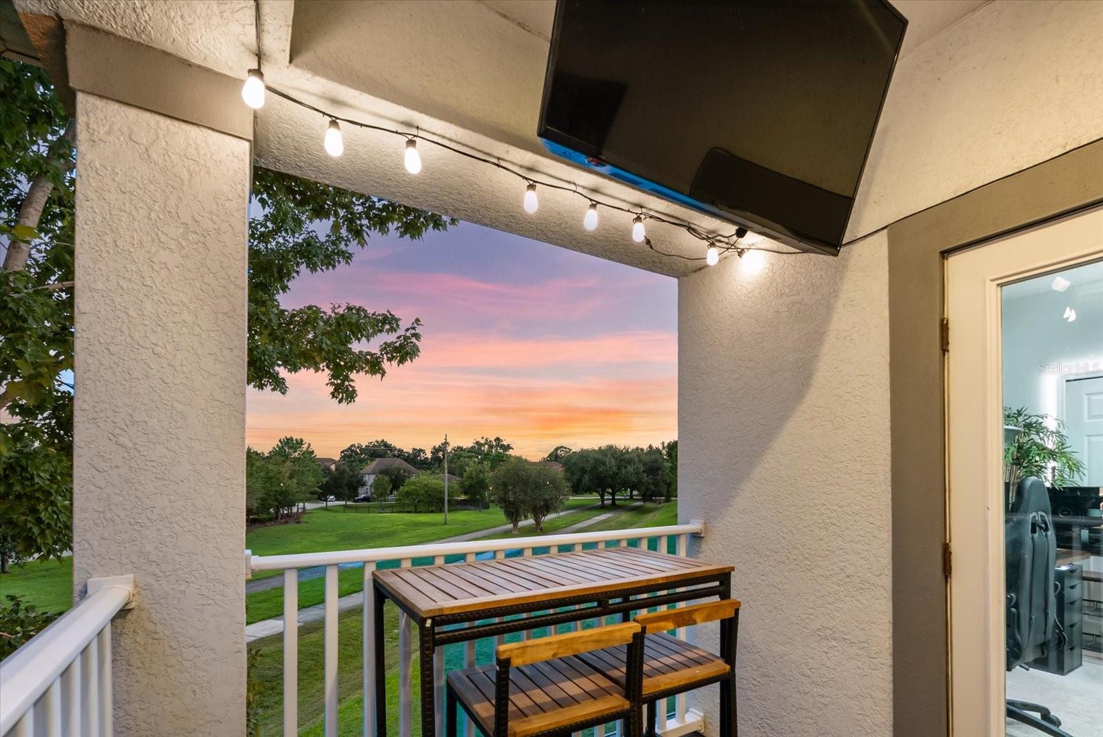 1076 AVILA LN