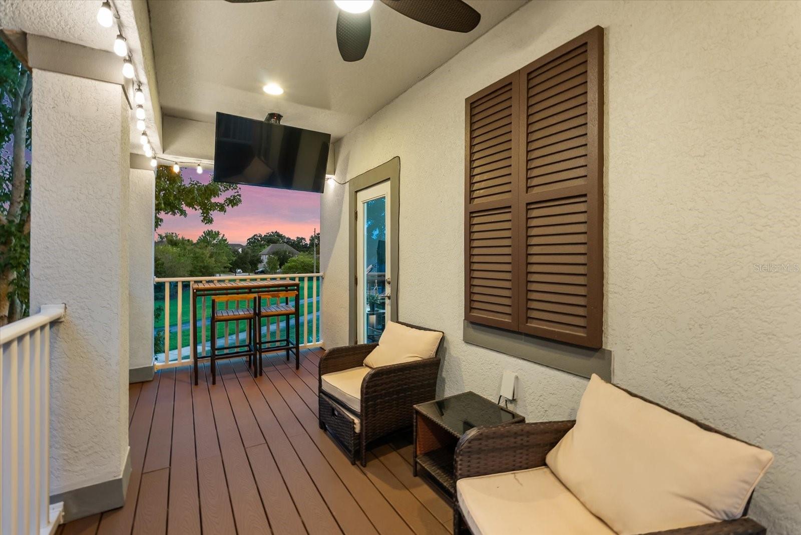1076 AVILA LN
