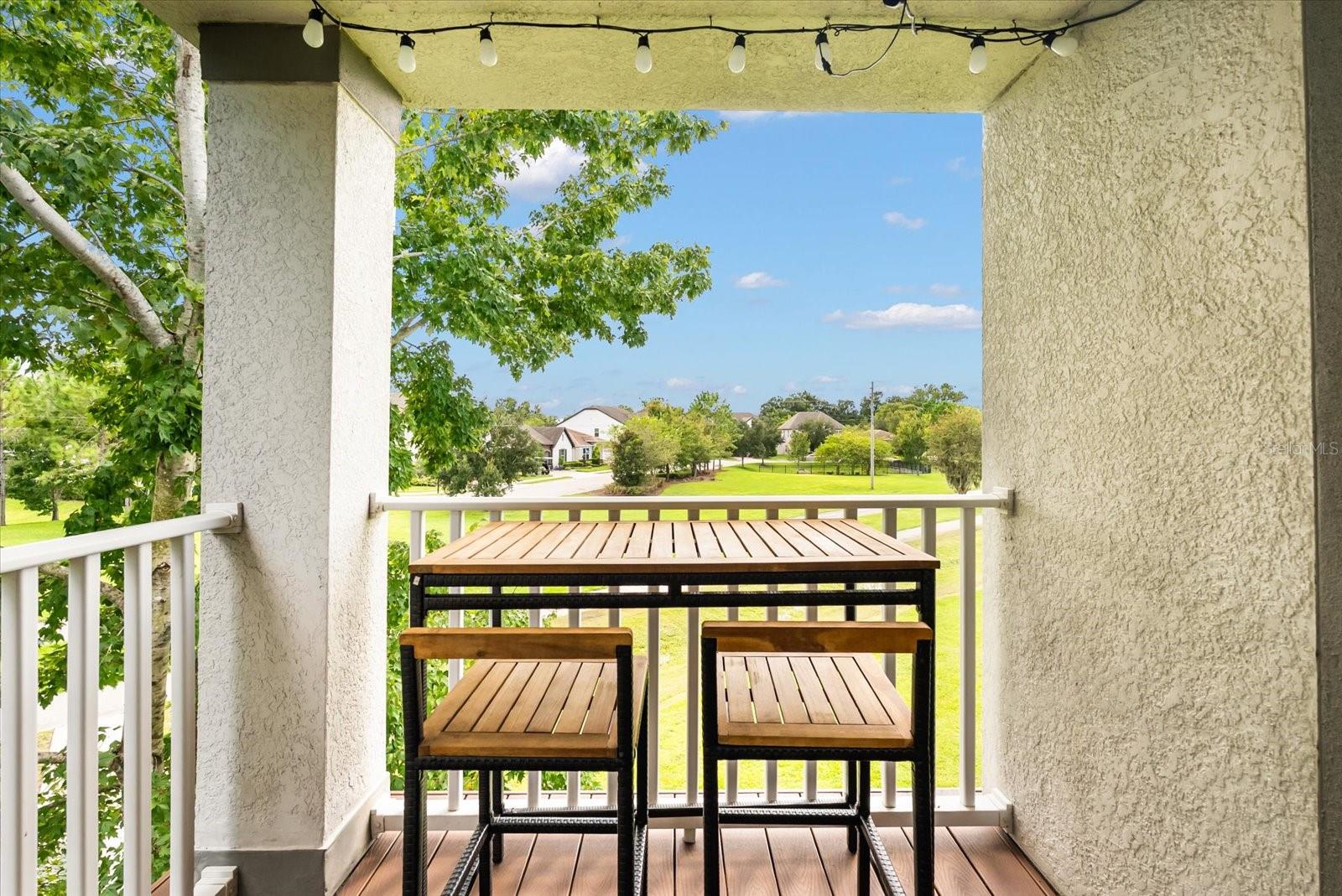 1076 AVILA LN