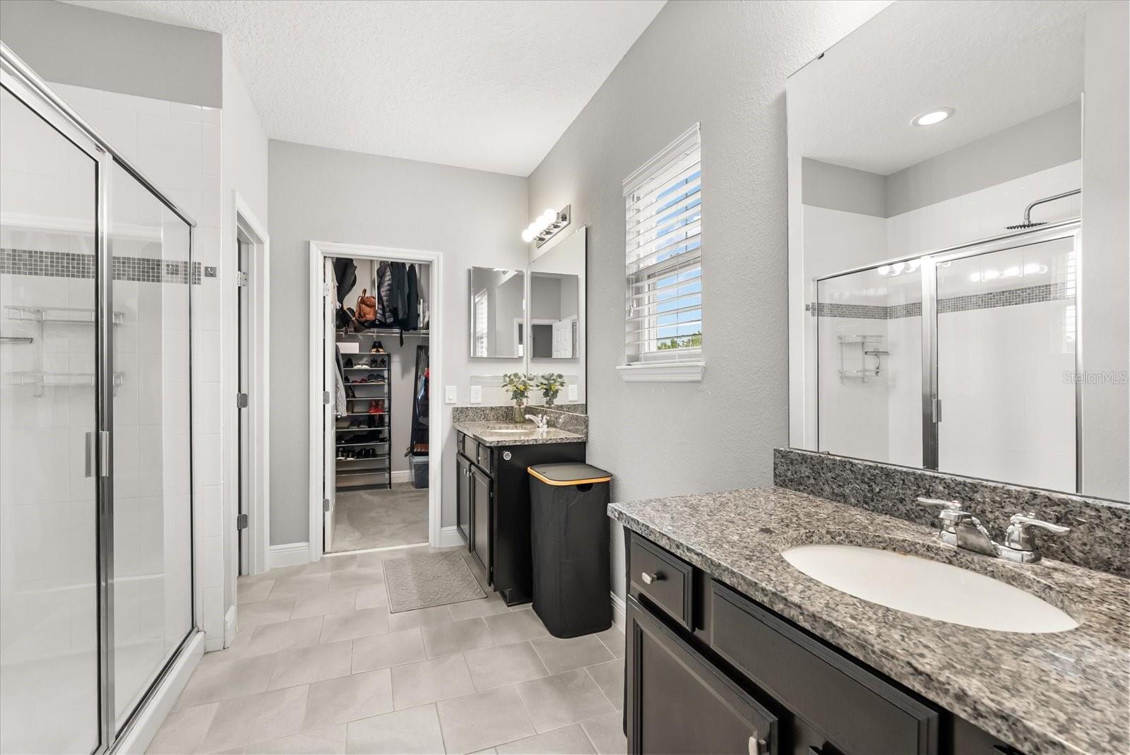 1076 AVILA LN
