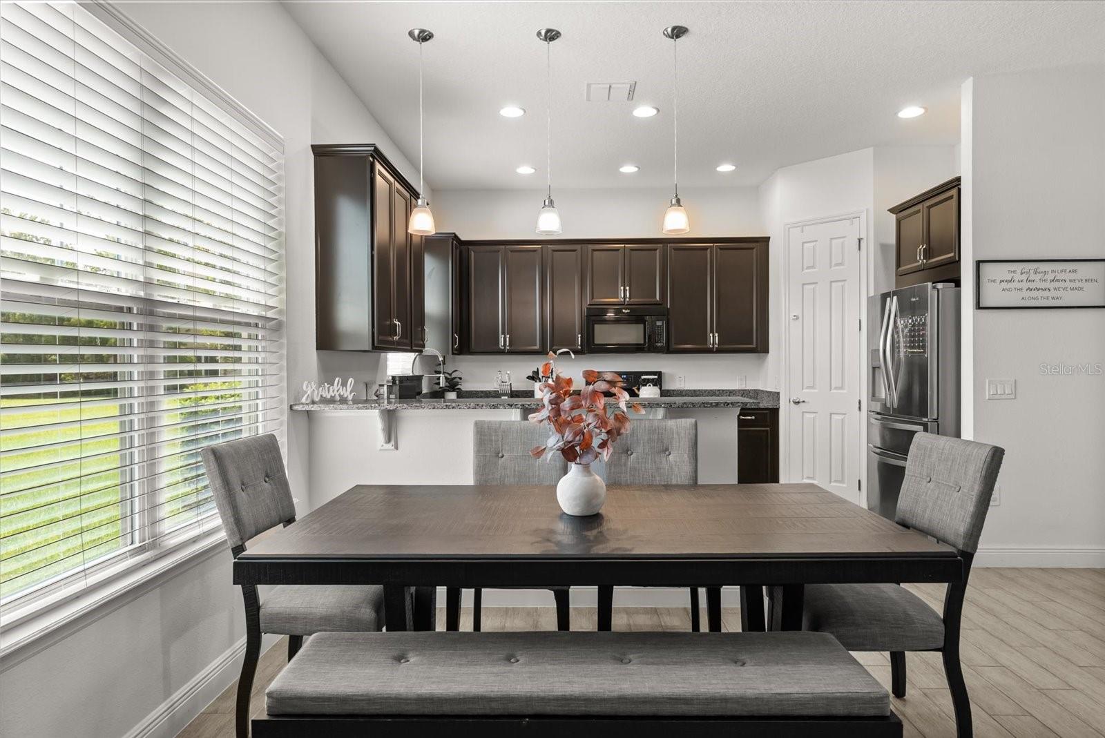 1076 AVILA LN