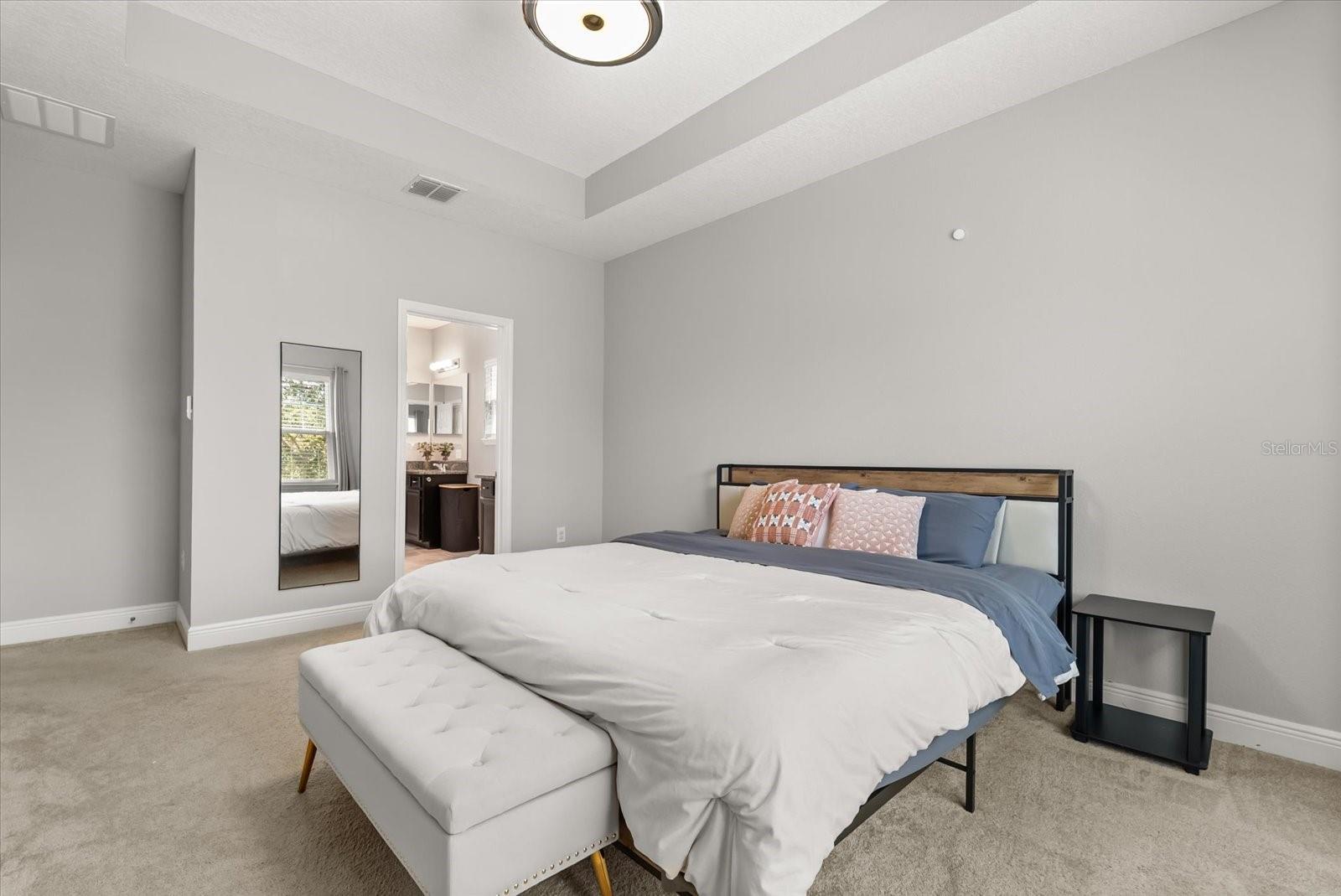 1076 AVILA LN