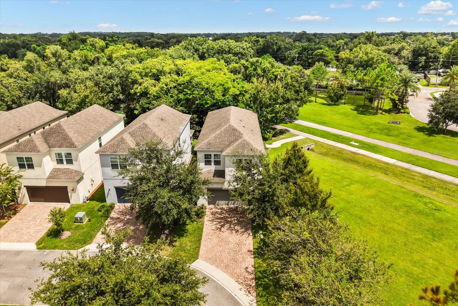 1076 AVILA LN