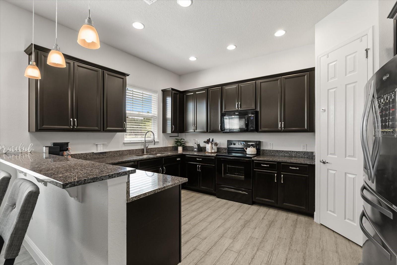 1076 AVILA LN