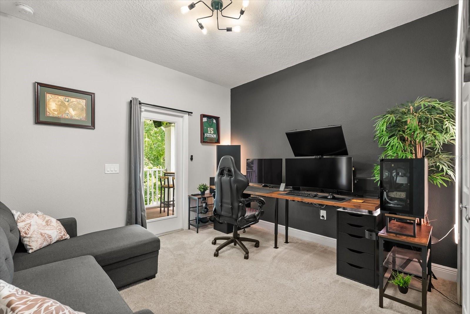 1076 AVILA LN