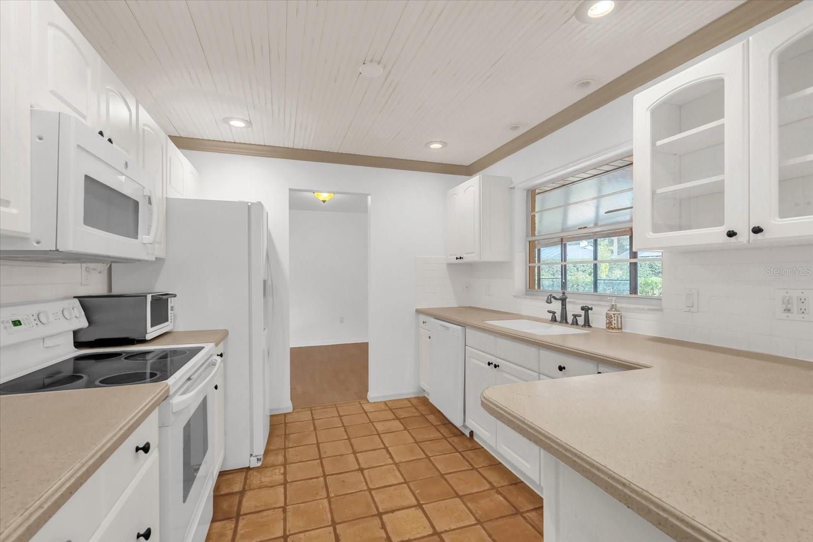 6419 HIDDEN DALE AVE