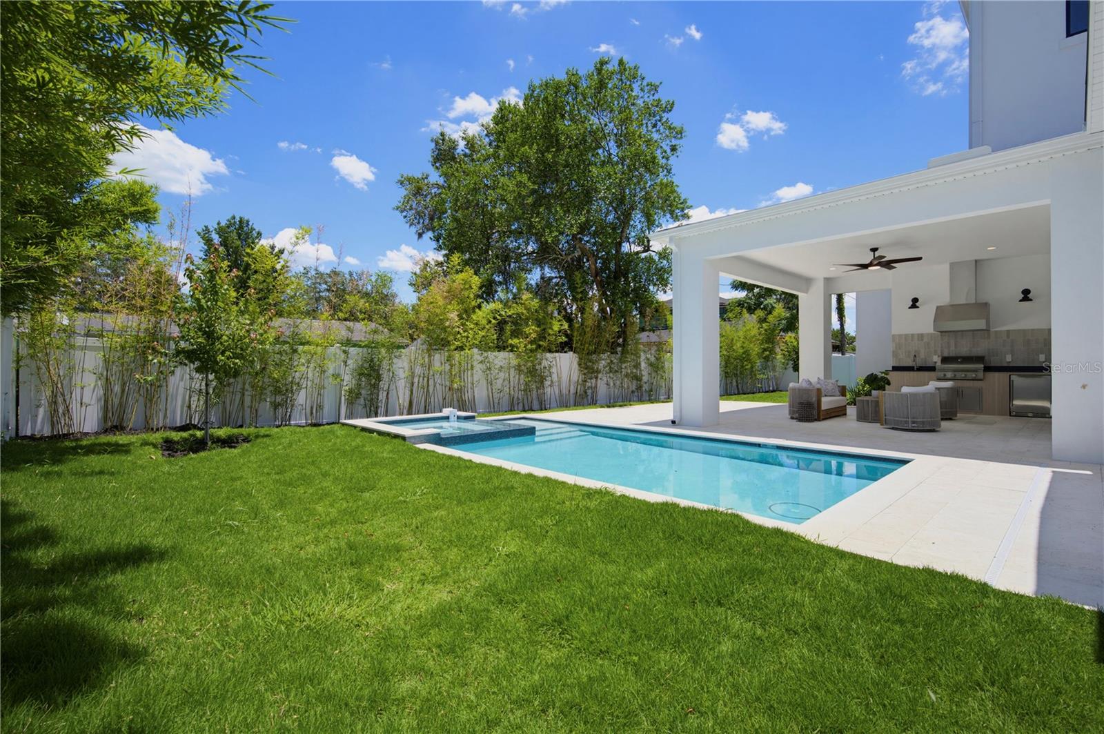 426 WORTHINGTON DR