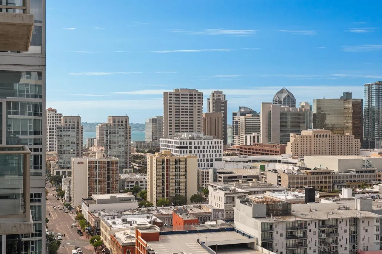 800 The Mark Unit 2103