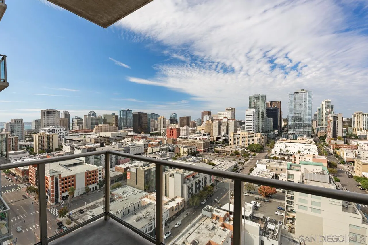 800 The Mark Unit 2103