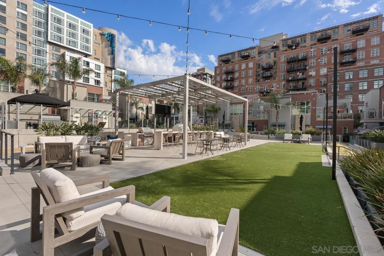 800 The Mark Unit 2103