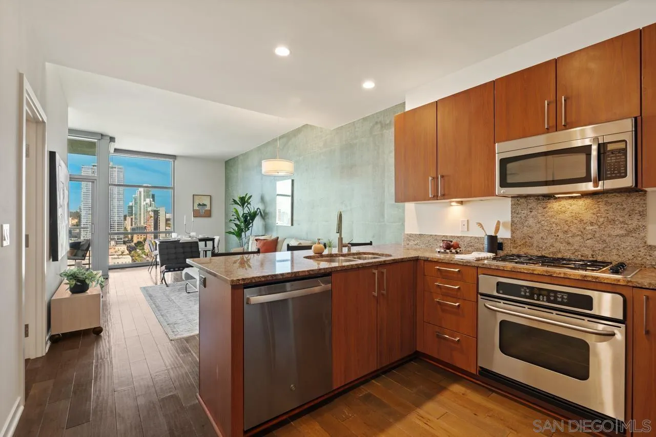 800 The Mark Unit 2103