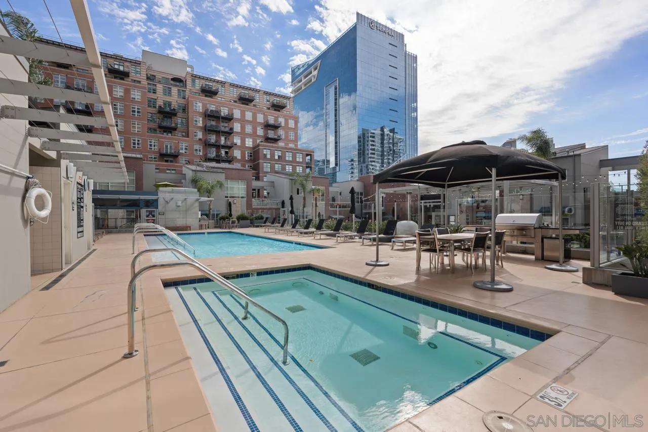 800 The Mark Unit 2103