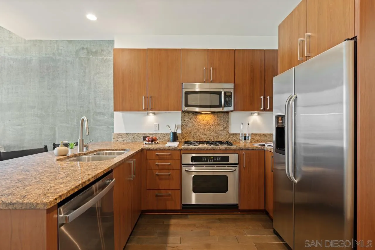 800 The Mark Unit 2103