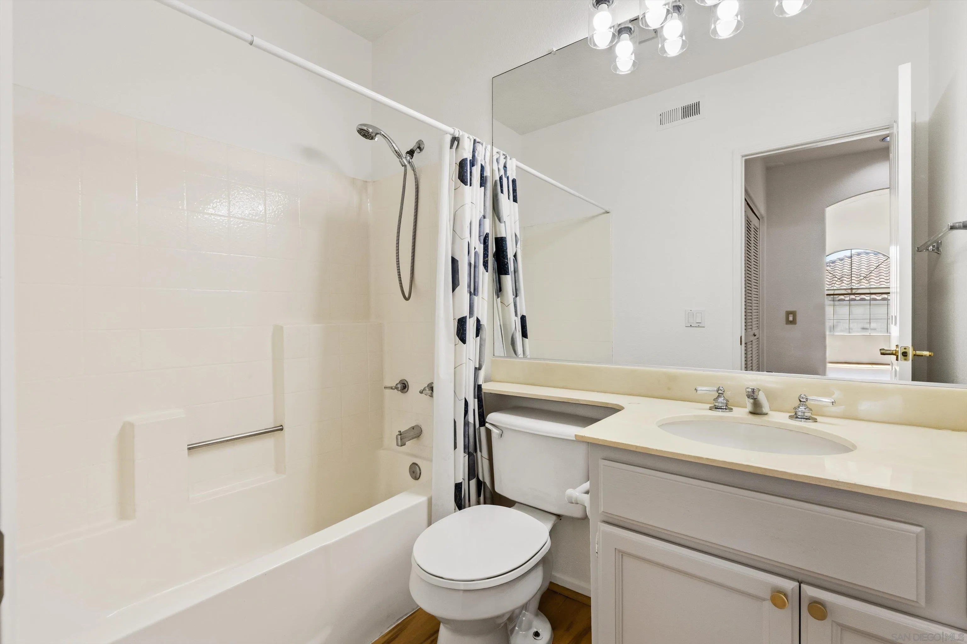 1874 Matin Cir Unit Unit 208
