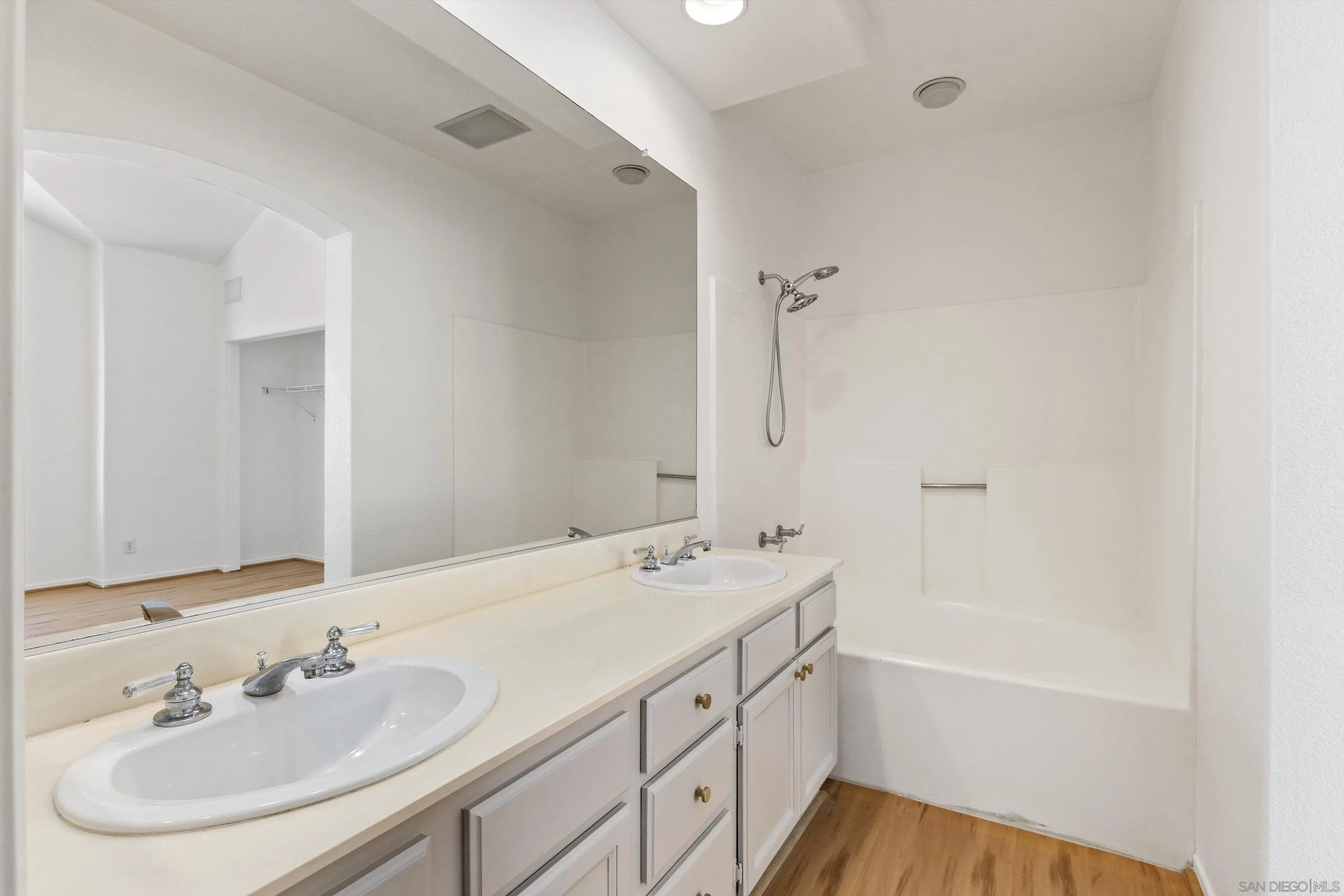 1874 Matin Cir Unit Unit 208