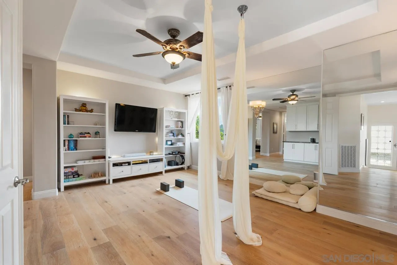 635 Robinson Av 635 Robinson Ave