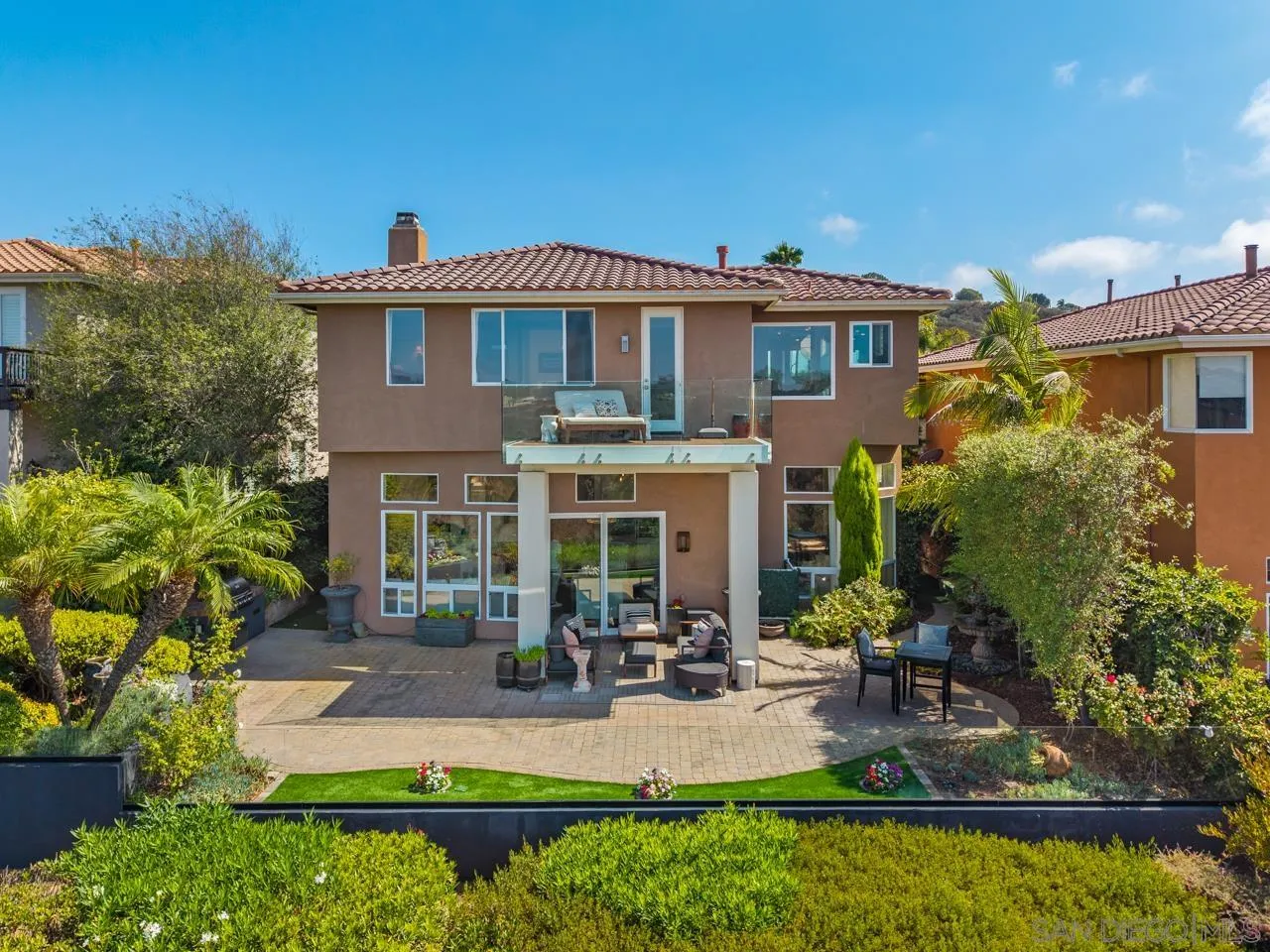 635 Robinson Av 635 Robinson Ave