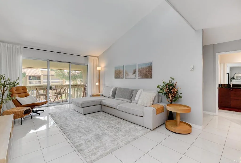 1885 Diamond Street Unit 323