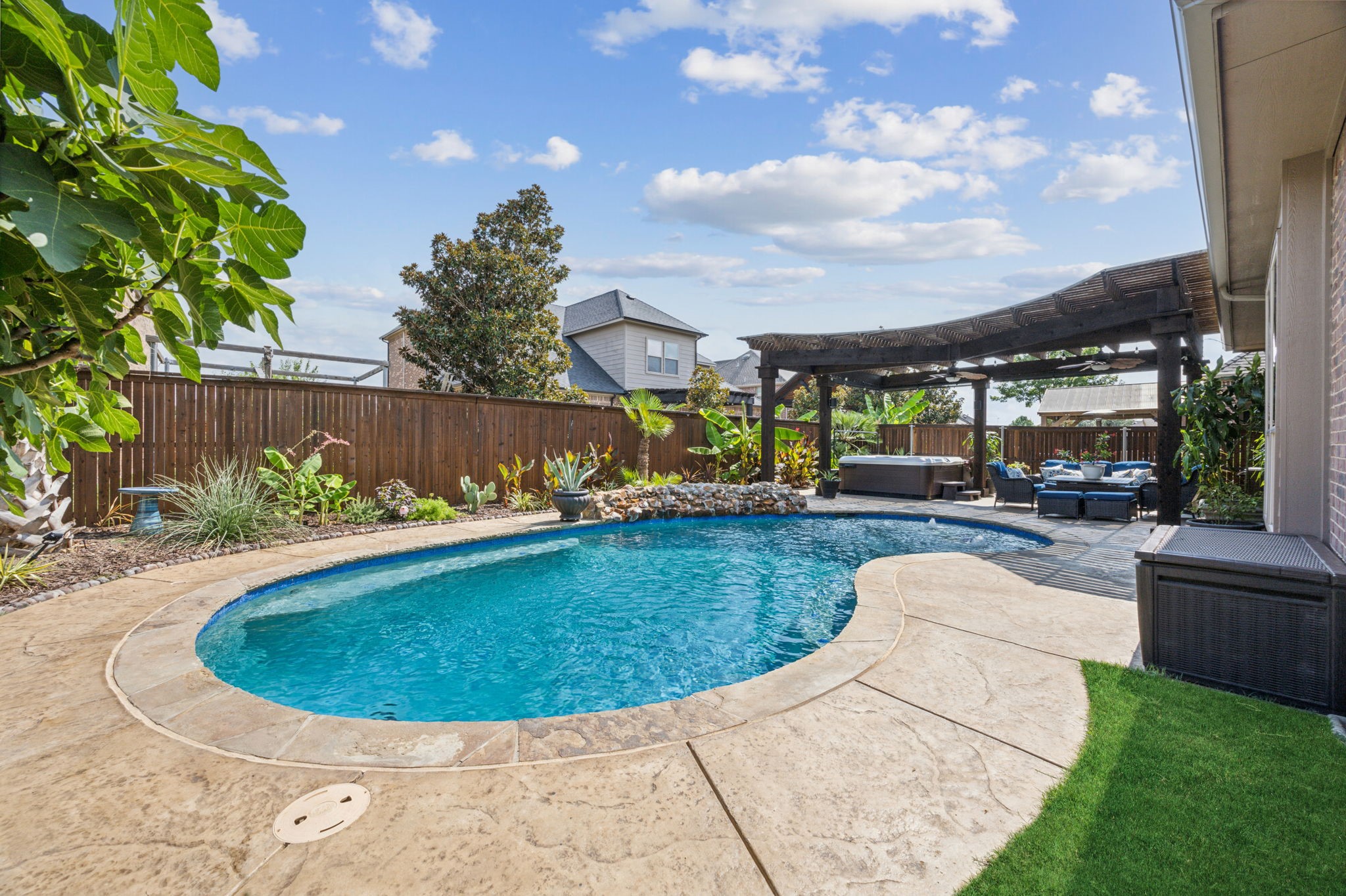 2532 Broadway Drive
