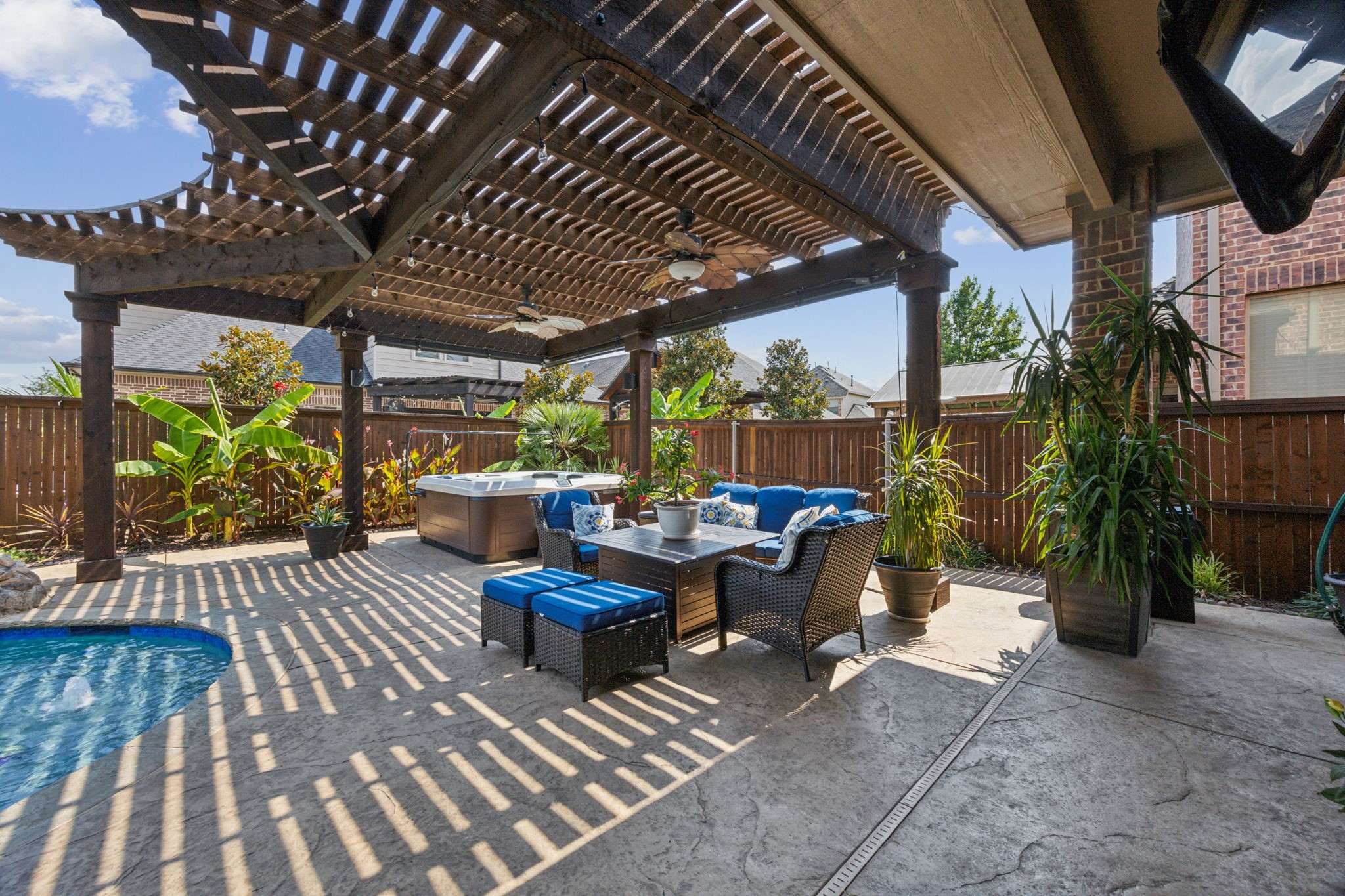 2532 Broadway Drive