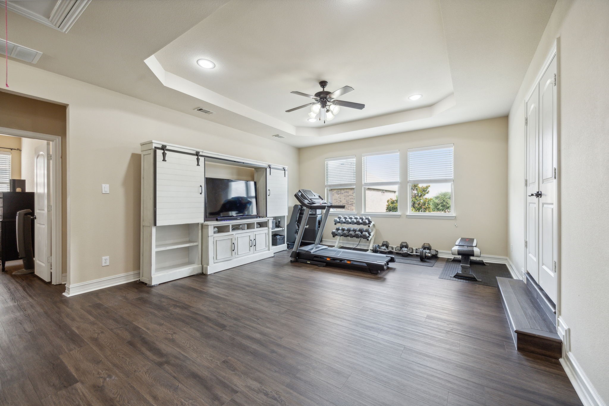 2532 Broadway Drive