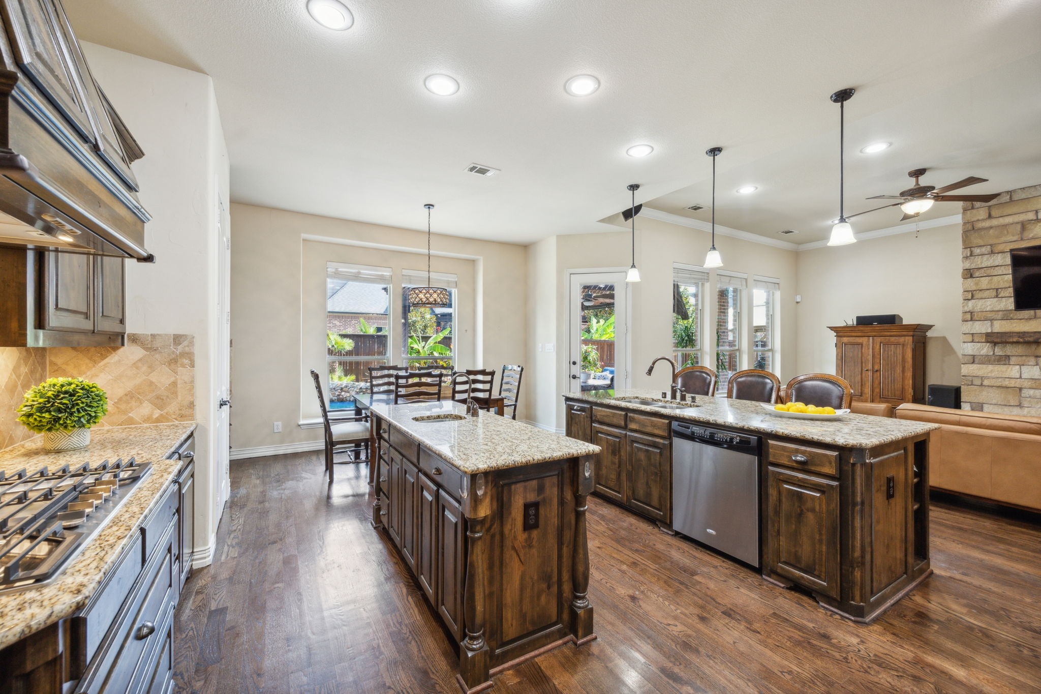 2532 Broadway Drive