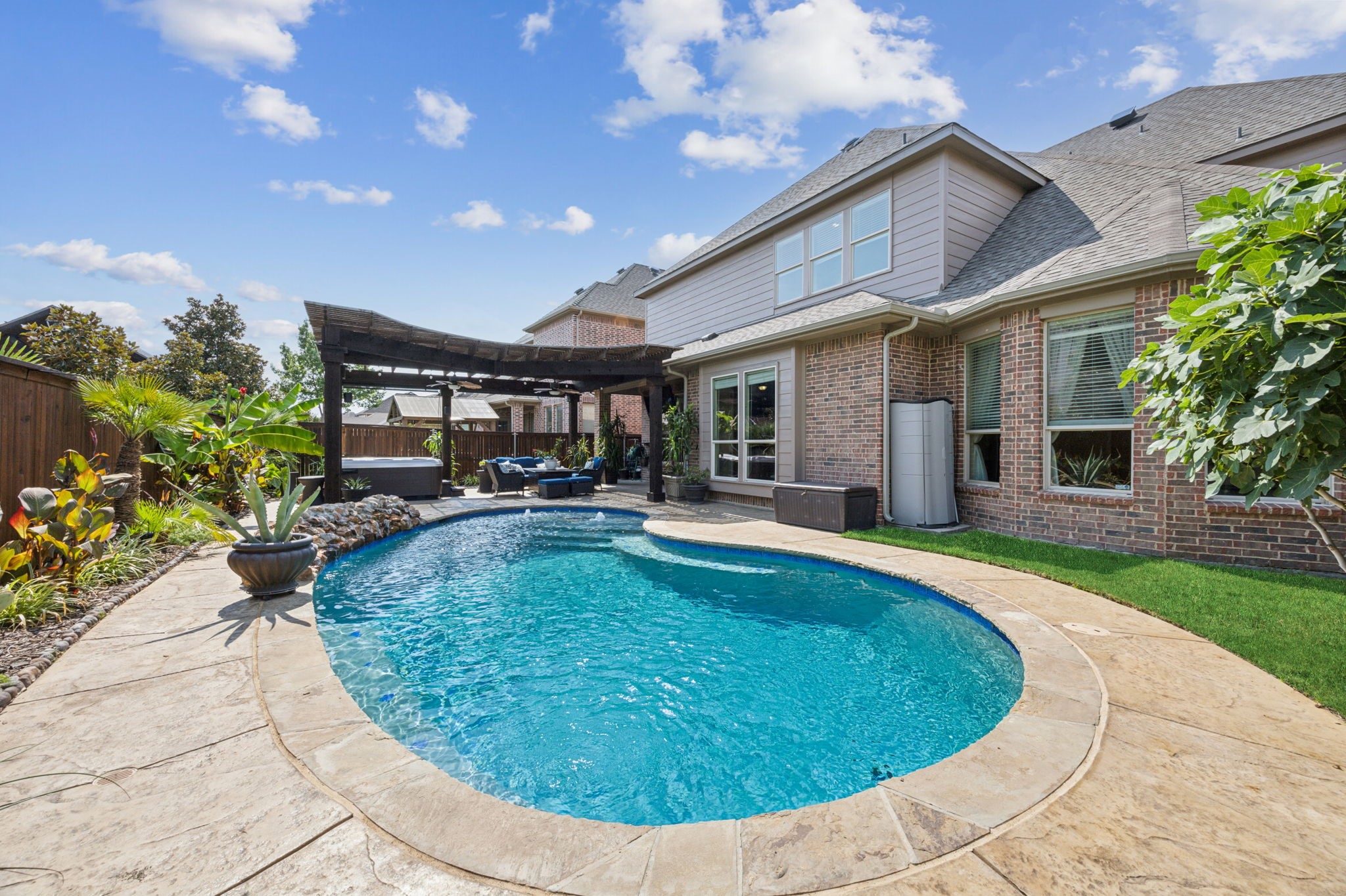 2532 Broadway Drive