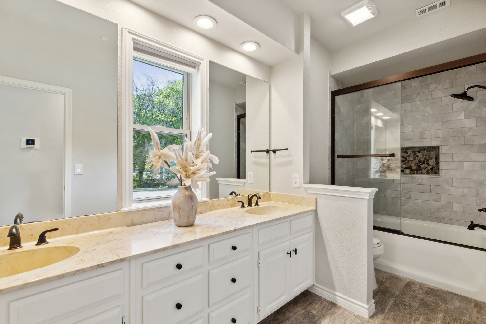 27 Meadowcreek Drive