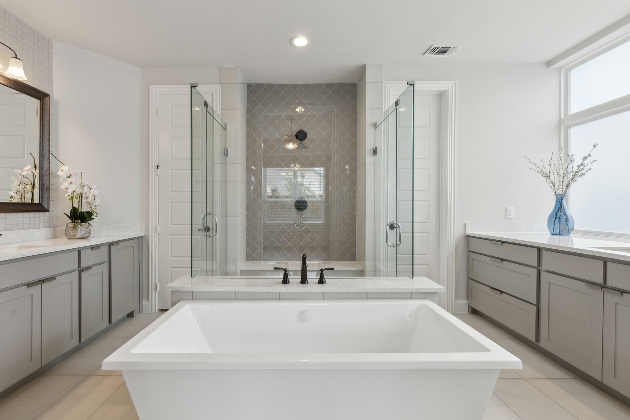 1609 Colonnade Court