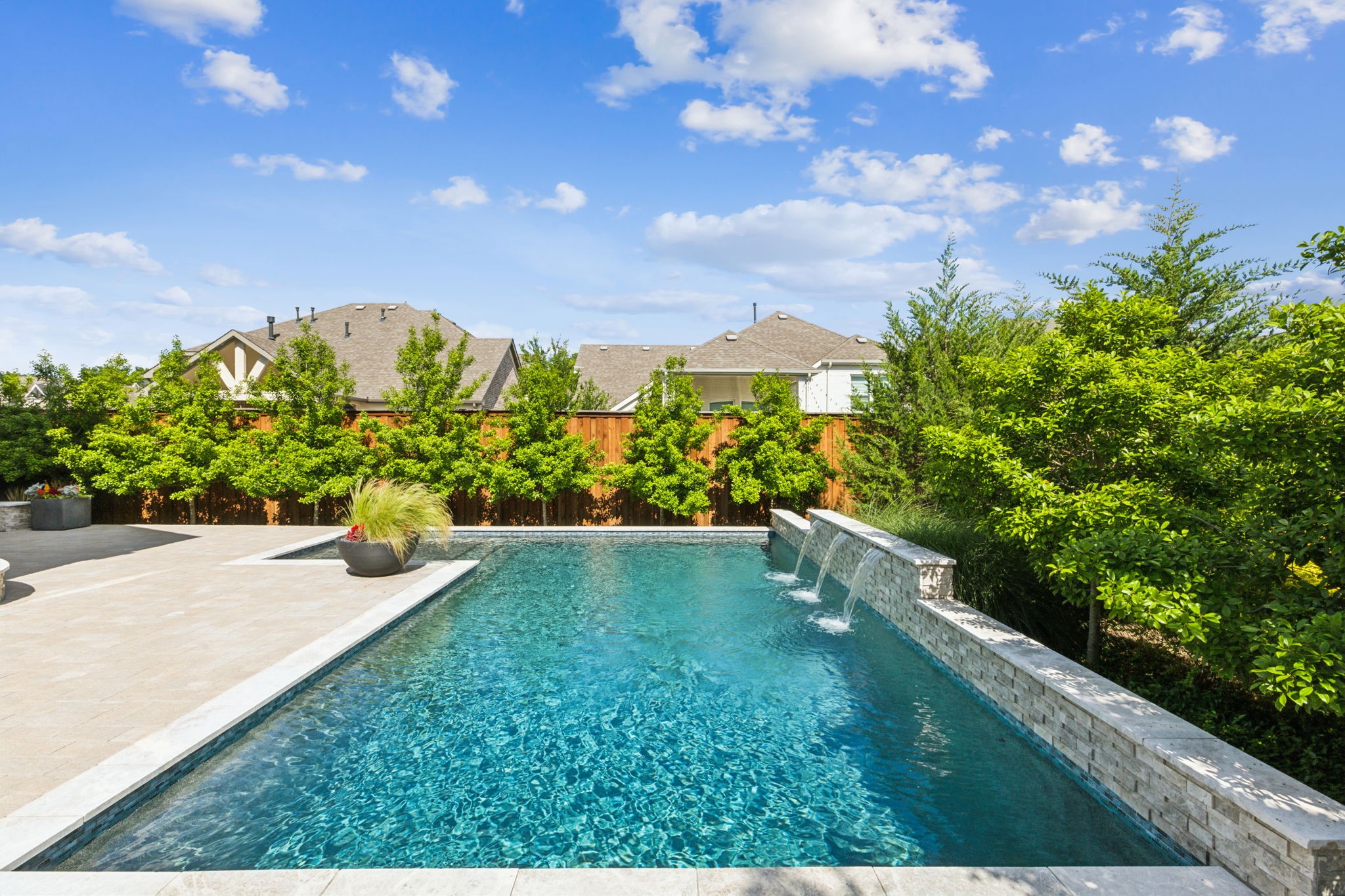 1609 Colonnade Court