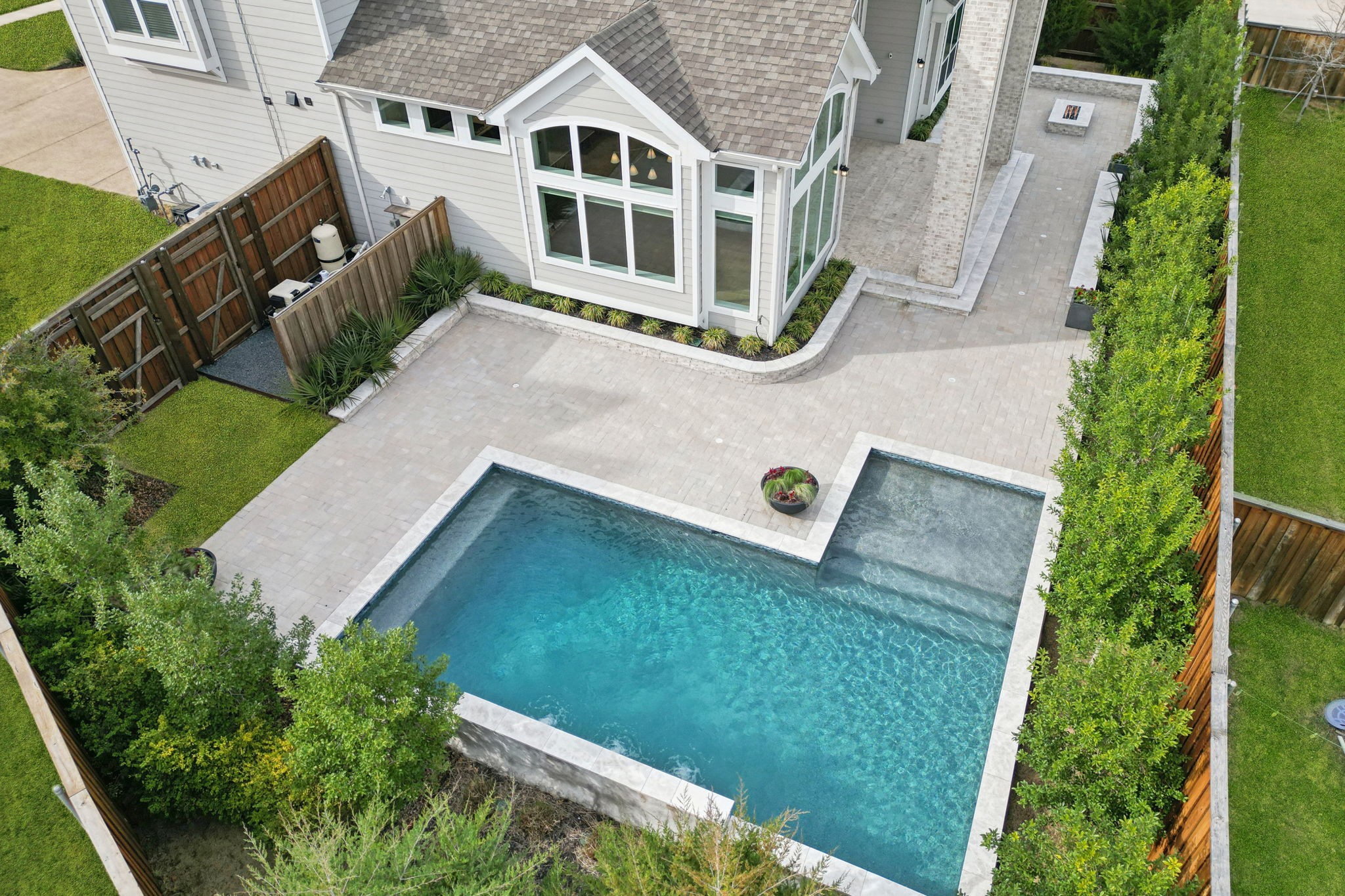 1609 Colonnade Court