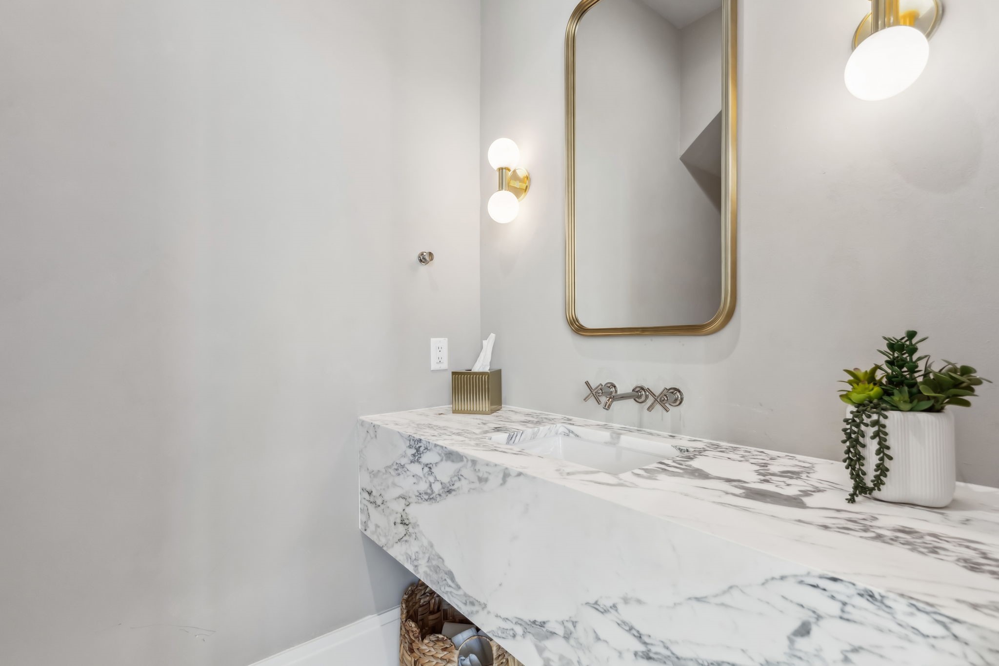 1817 Creekview Court