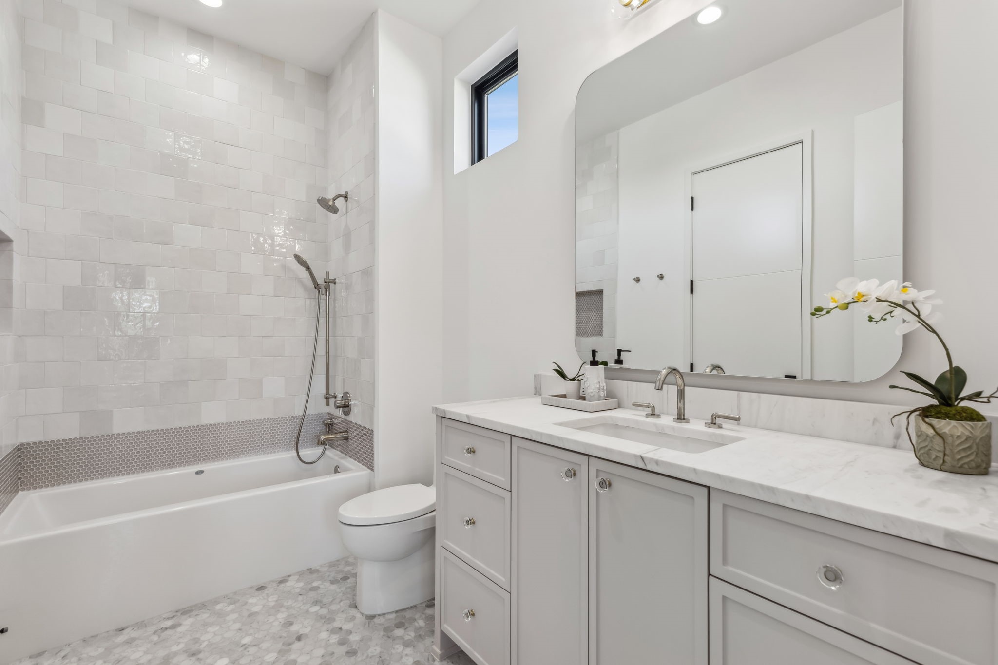 1817 Creekview Court