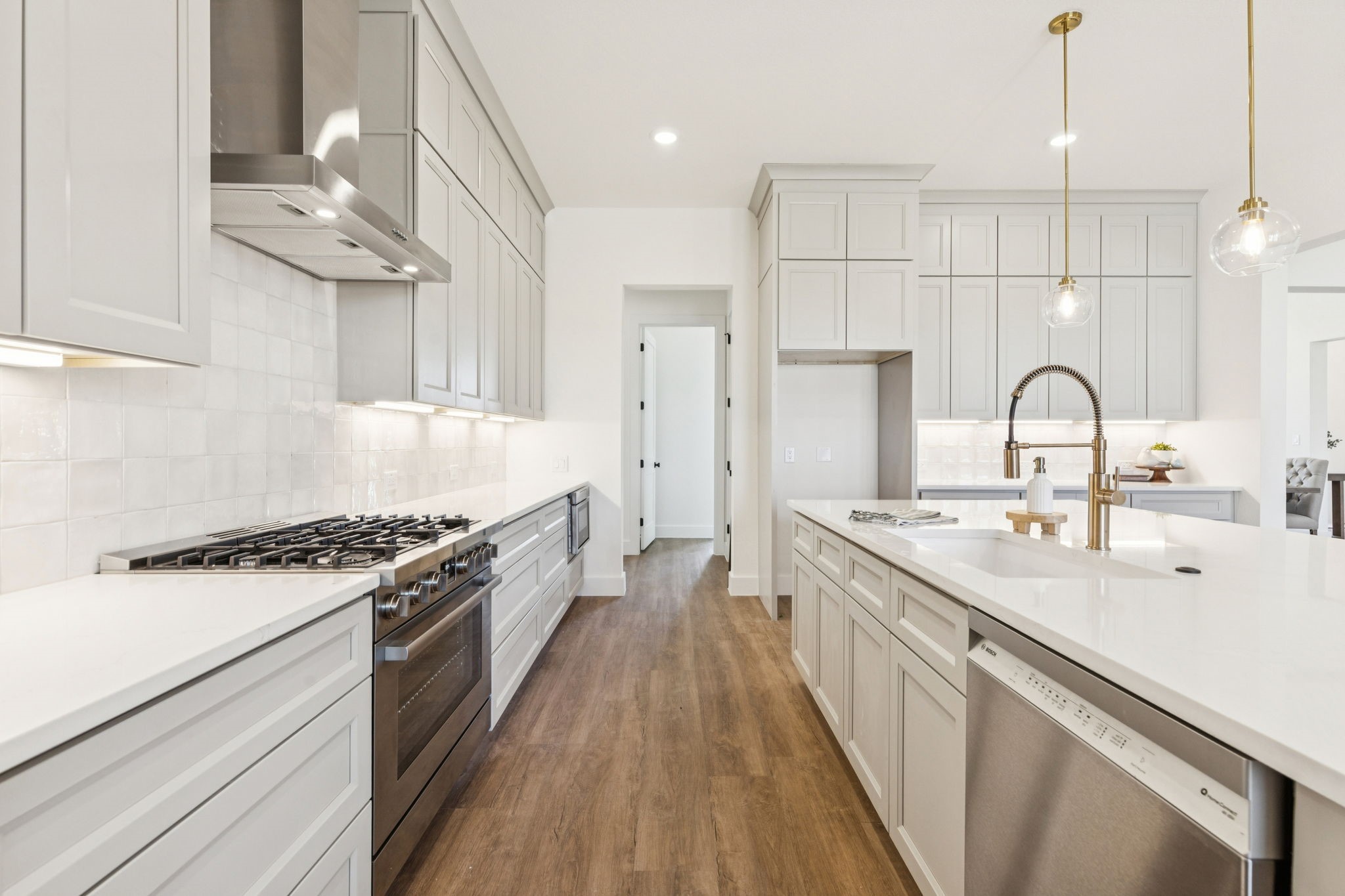 711 Hummingbird Lane